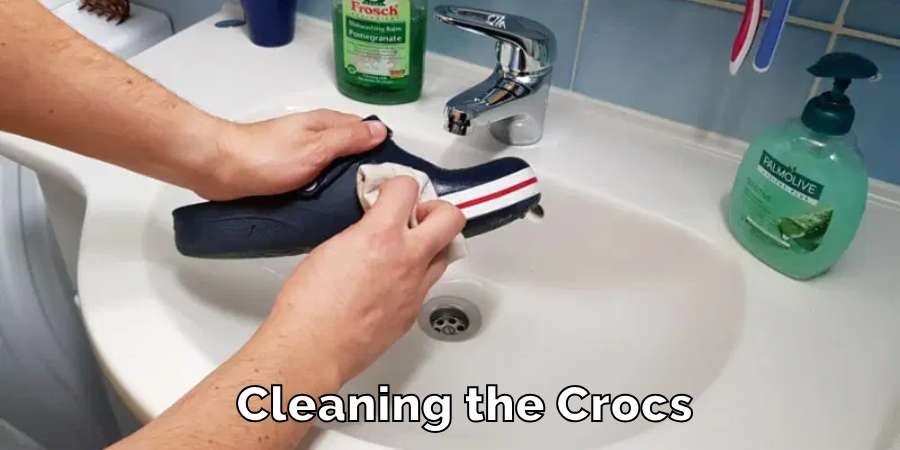 Cleaning the Crocs