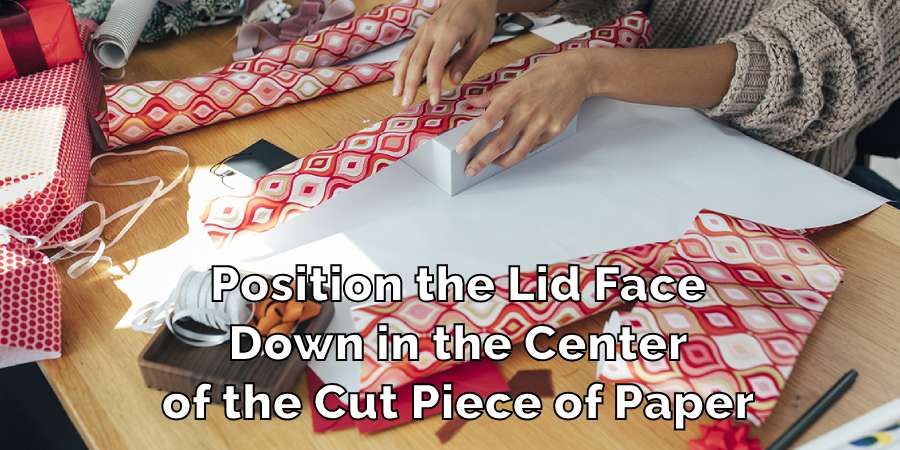 Position the Lid Face
Down in the Center
of the Cut Piece of Paper