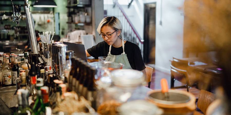 What Does Mean Female Bartenders